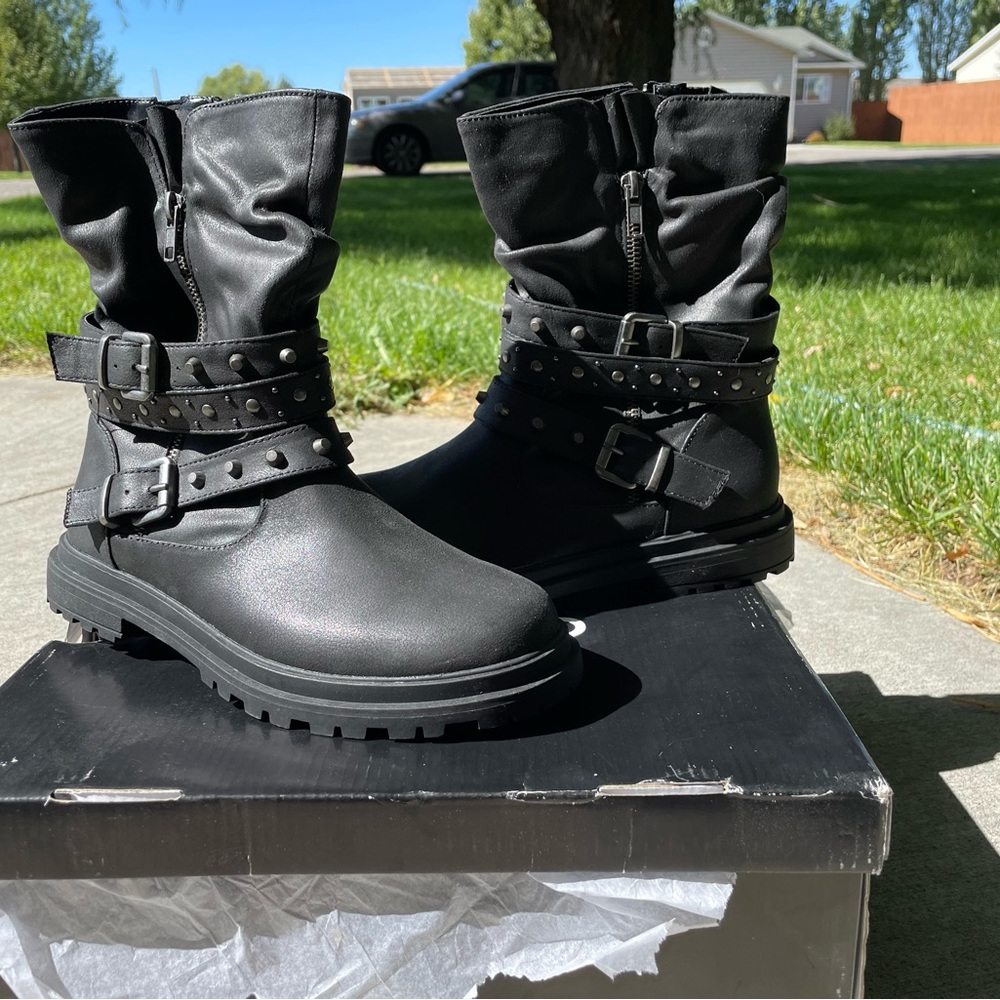 Torrid STUDDED LUG SOLE MOTO BOOTIE 
(WW)
Size 7.5
1” heel